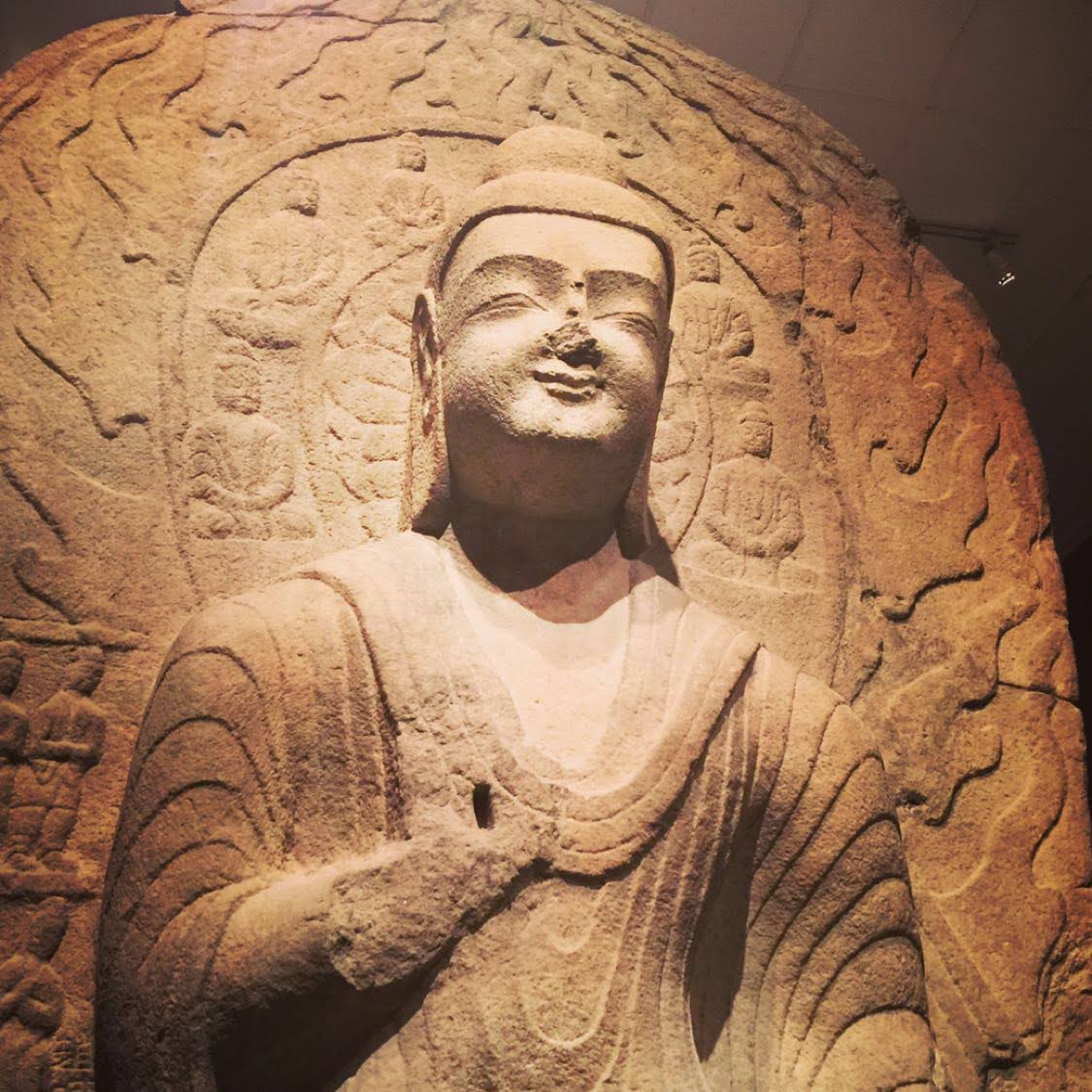 Copyright © Lex Li. A smiling Buddhist statue.